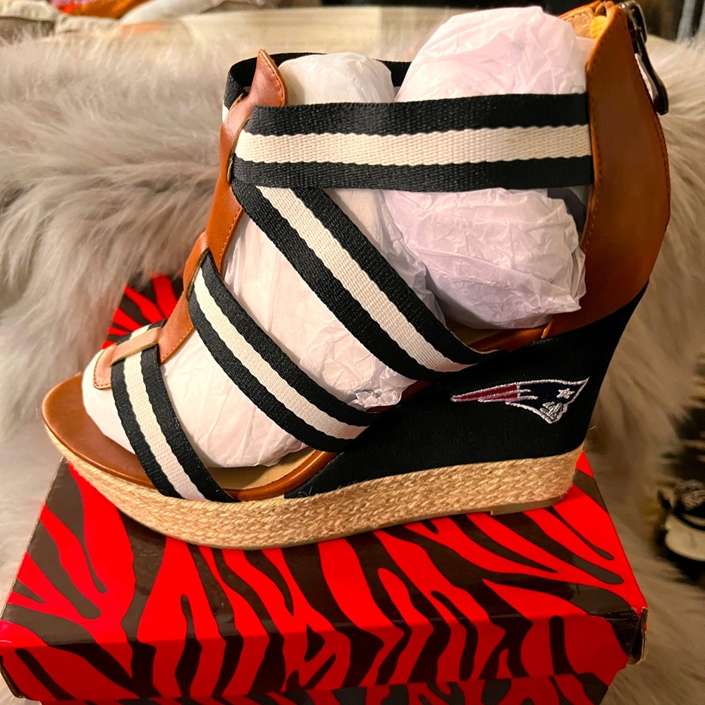 BRAND NEW PATRIOTS Wedge heels sz11